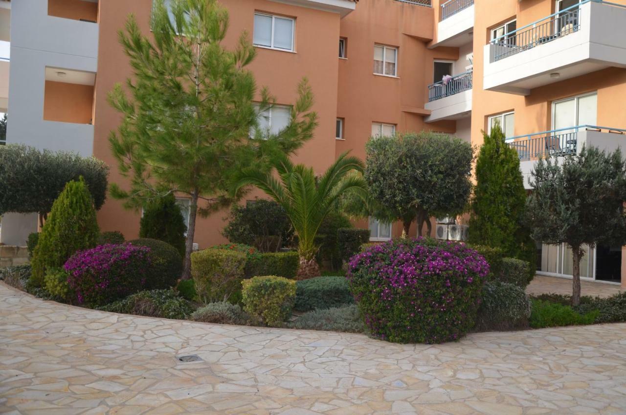 Iris Village Paphos Extérieur photo