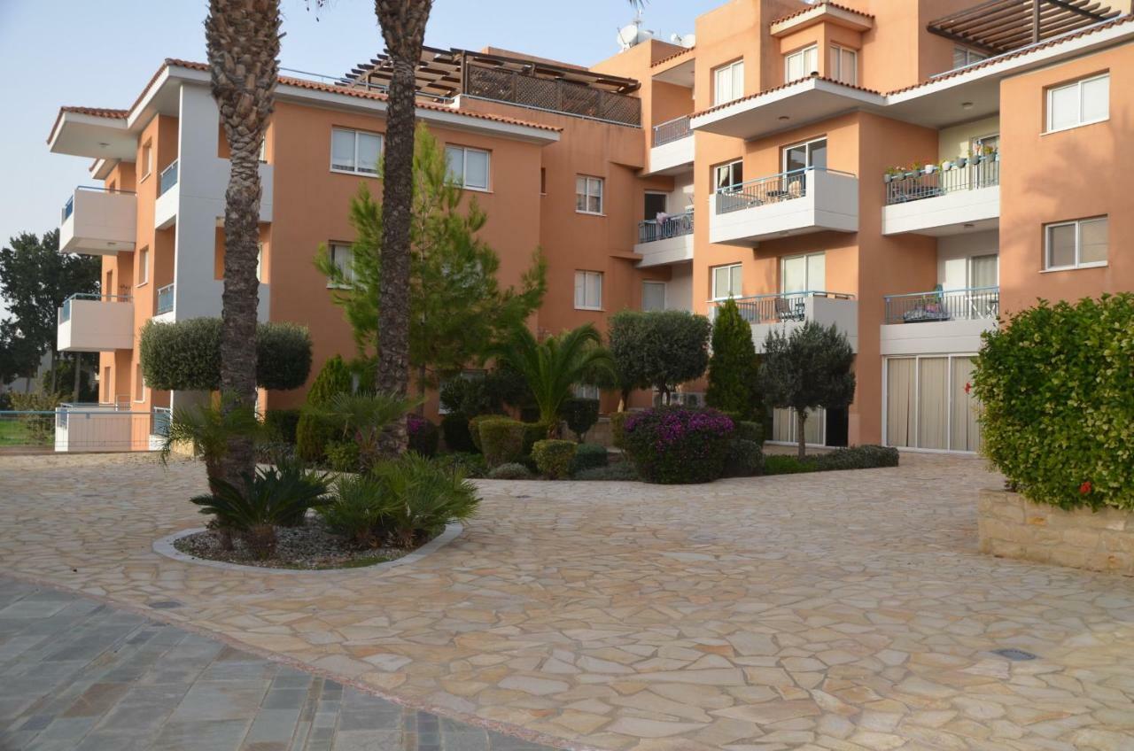Iris Village Paphos Extérieur photo